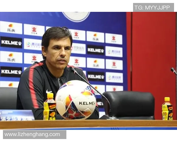 沙尔克04新主帅上任,球队盼重振雄风 沙尔克04新主帅上任,球队盼重振雄风